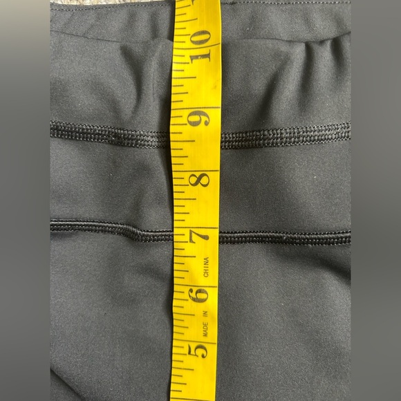 Athleta Women’s Black 7/8 NWOT Leggings w/reflective design size medium - Picture 8 of 9